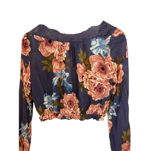 WET SEAL Blue Floral Print Lace Trim Long Sleeve V Neck Cropped Short Top S - Picture 4 of 7